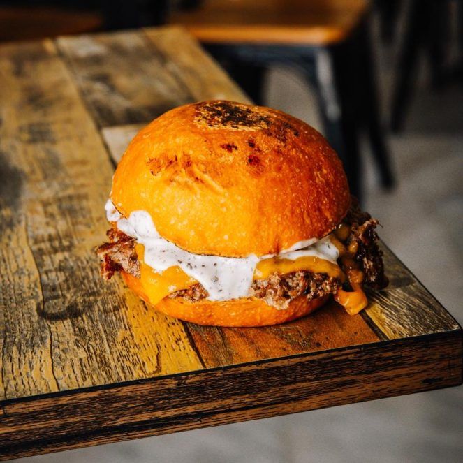 Hamburguesería sin gluten en Sevilla para celíacos, ofreciendo opciones gourmet y seguras